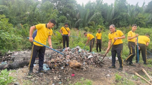 Green Policing, Kapolres Pidie Ajak Masyarakat Peduli Lingkungan Lewat Aksi Bersih Sungai dan Tanam Pohon